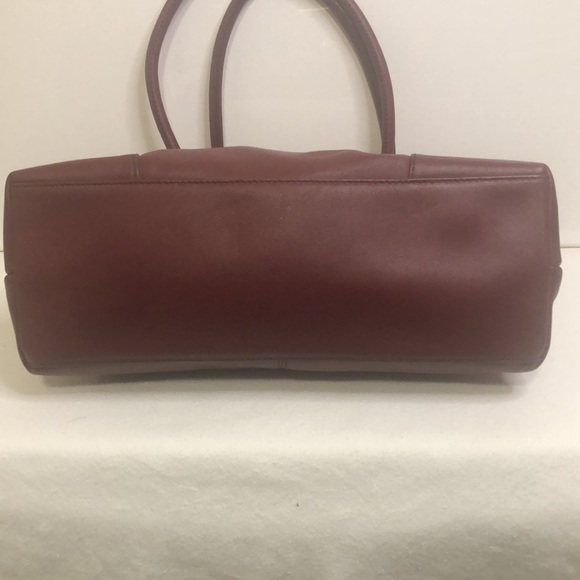 ETIENNE AIGNER VINTAGE leather burgundy colored shoulder bag. Gold hardware. - Picture 8 of 14